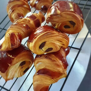 Croissant en pain au chocolat op workshop viennoisserie