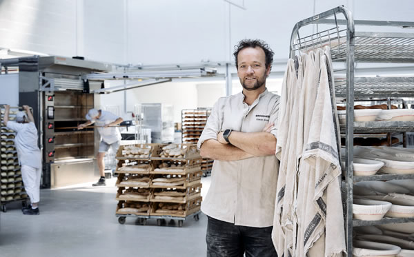 Bakker Edwin Klaasen in de bakkerij van BroodHeeren